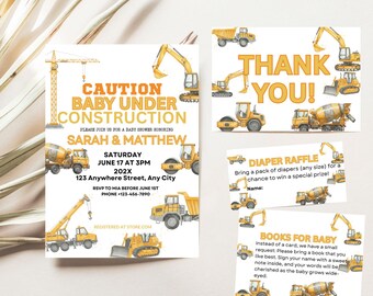 Può includere: Set di inviti e inserti per baby shower a tema costruzione. L'invito principale recita "Attenzione Bambino in Costruzione" con i dettagli per Sarah e Matthew. Ulteriori biglietti includono "Grazie", una lotteria di pannolini e una richiesta di libri.