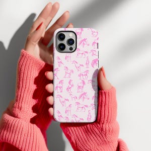 Funda para teléfono con estampado de animales del oeste de Toile De Jouy en color rosa y caballo, funda para teléfono iPhone Galaxy, funda estética minimalista, regalo para amigas y novias, fundas resistentes