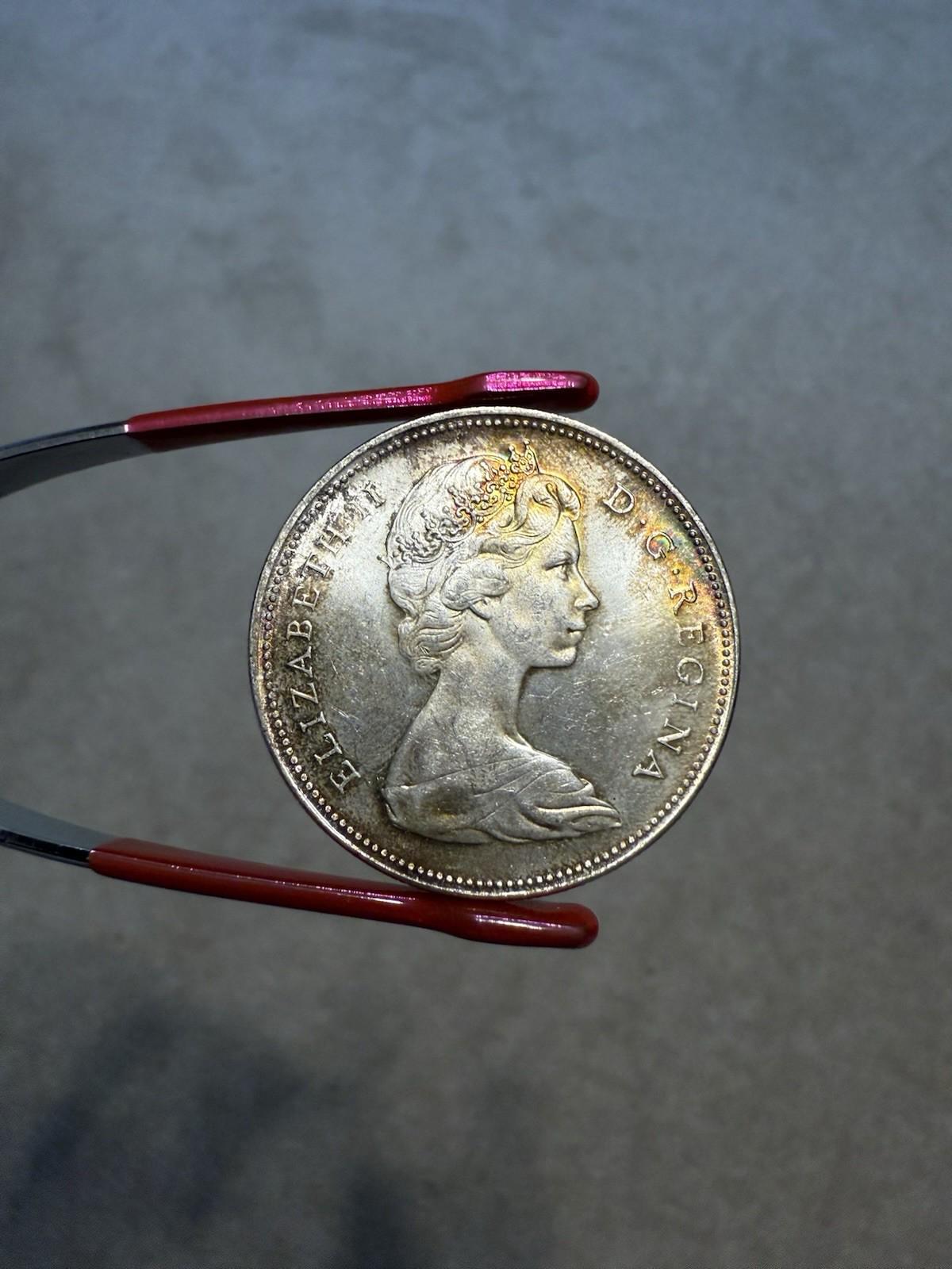 本物の1965年カナダ1ドル銀貨（大型ビーズ） - トーンジェム - Etsy 日本