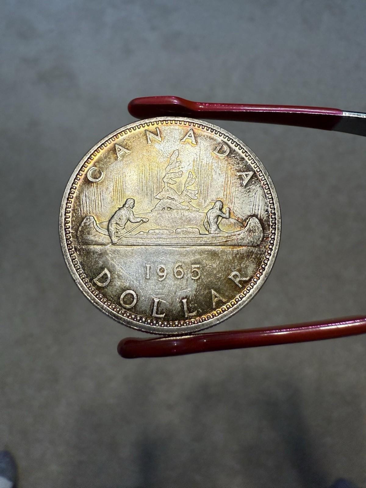 本物の1965年カナダ1ドル銀貨（大型ビーズ） - トーンジェム - Etsy 日本