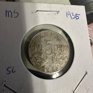 1935 Canada 5 Cent Coin - Nice Details With Unknown Coverings