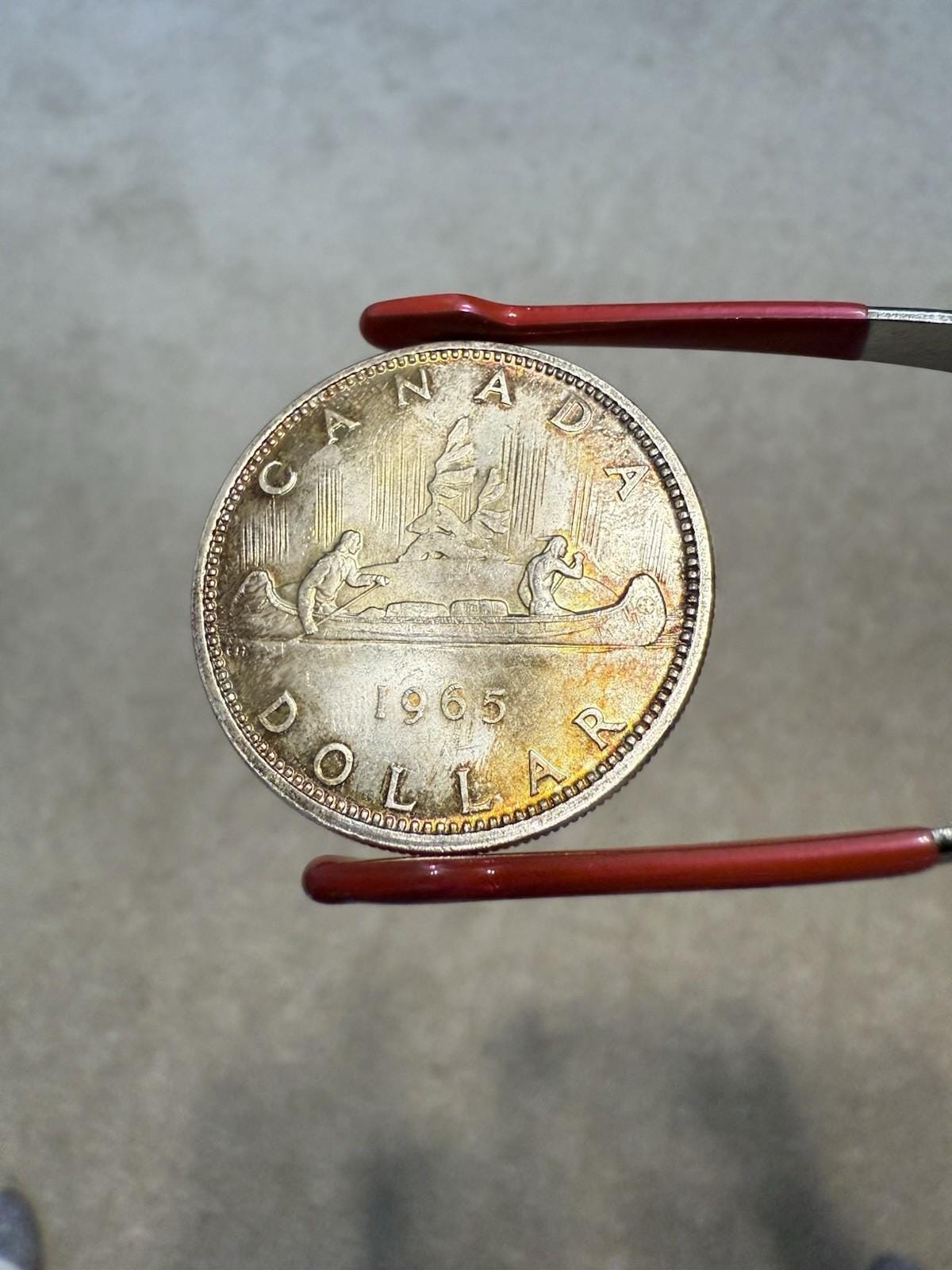 本物の1965年カナダ1ドル銀貨（大型ビーズ） - トーンジェム - Etsy 日本