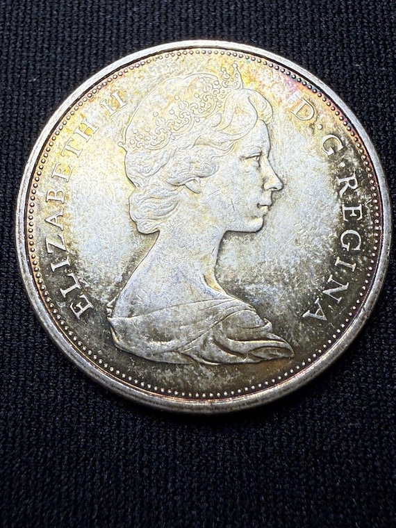 カナダ1965年50セント銀貨 本物の1965年カナダ銀貨50セント（ハーフダラー） - レインボーカラー