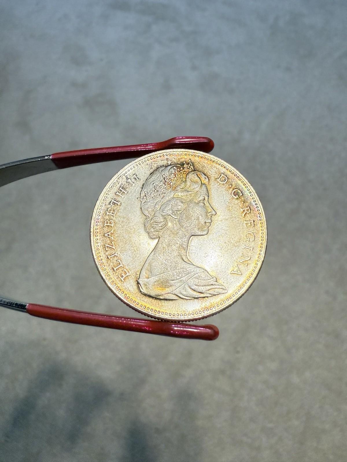 本物の1965年カナダ1ドル銀貨（大型ビーズ） - トーンジェム - Etsy 日本
