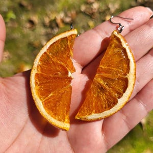 Real Dried Orange Slice Resin Earrings – Handmade Citrus Fruit Jewelry – Summer Statement Earrings – Nature Lover Gift – White Gold Hooks