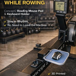 Puede incluir: Un soporte para ratón y teclado Concept2 RowErg. La imagen muestra un ratón blanco y negro sobre una almohadilla azul sujeta a una máquina de remo. El texto de la imagen dice "CONTROL YOUR PC WHILE ROWING". El texto adicional incluye "Stay in Rhythm" y "No Need to Leave the Machine."