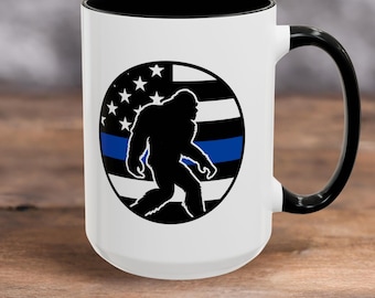 Lustiger Polizeioffizier Kaffeetasse, Bigfoot Uhr Ihre sechs Tasse, Strafverfolgungsgeschenk, dünne blaue Linie, Neuheitsgeschenk, Cop-Becher
