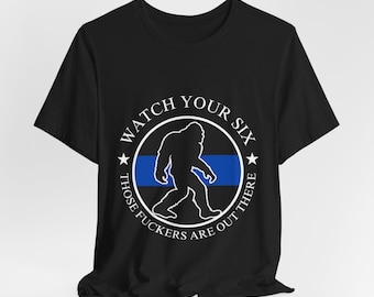 Strafverfolgungs Bigfoot Uhr Ihre Sechs Unisex T-Shirt, dünne blaue Linie T-Shirt, Polizist Geschenk