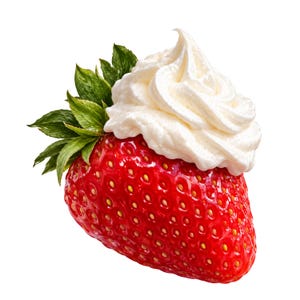 Può includere: Una fragola rosso brillante con una superficie strutturata e piccoli semi gialli, sormontata da un vortice di panna montata bianca e un grappolo di foglie verde brillante che si estendono dal lato del frutto su sfondo bianco.
