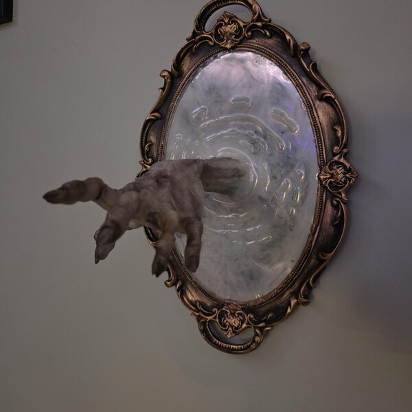 Glow in the Dark Haunted Mirror – 3D Printed Ghost Hand Wall Decor for Horror Lovers