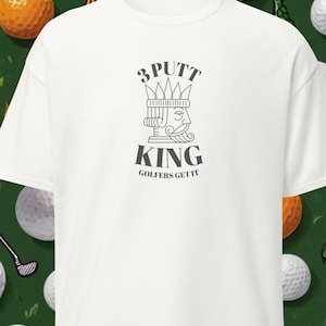 Carta da gioco 'Three Putt King' / Scritta grigia per magliette più leggere / Divertente maglietta da golf - Maglietta esilarante per gli appassionati di golf