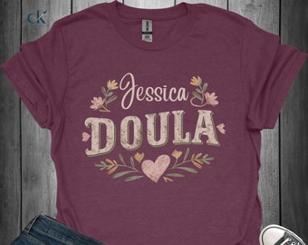 Personlig Doula T-shirt: Anpassat namn, hjärta och blomdesign