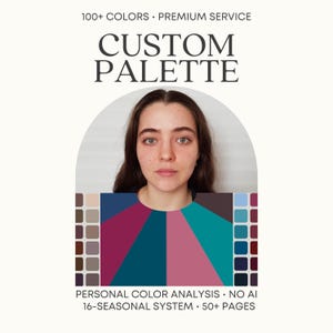 Puede incluir: Retrato de una mujer enmarcado por un gráfico de paleta de colores. El texto dice "CUSTOM PALETTE" y "100+ COLORS PREMIUM SERVICE". Debajo, muestras de color y el texto: "PERSONAL COLOR ANALYSIS NO AI 16-SEASONAL SYSTEM 50+ PAGES".