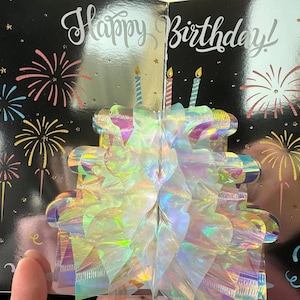 Cartão de aniversário com arco-íris 3D | Cartão de bolo de aniversário 3D feito à mão | Desejos de aniversário coloridos e refletivos.