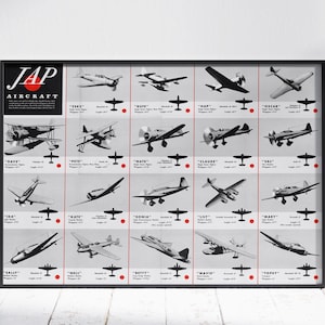 Op de afbeelding: Een ingelijste print met een raster van vintage Japanse vliegtuigillustraties. De print heeft een zwart frame en toont verschillende vliegtuigmodellen in zwart-wit, met rode accenten. De titel "JAP AIRCRAFT" staat bovenaan.