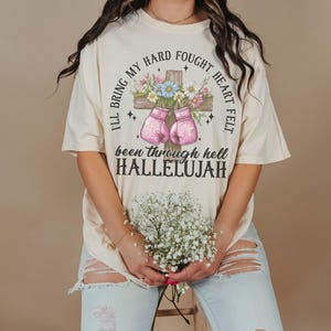 ハード・フォウト・ハレルヤ・シャツ、クリスチャン・グラフィックTシャツ、ビーン・スルー・ヘル・ハレルヤ・シャツ、信仰に基づいたシャツ、オーバーサイズ・ジーザスTシャツ、トレンディTシャツ