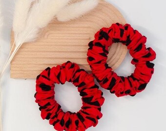 Mini Red Polka Dot Scrunchies - 2er-Set, auffälliger Haarschmuck, starker Halt für dickes Haar, ideal zum Flechten, Geschenk für Sie