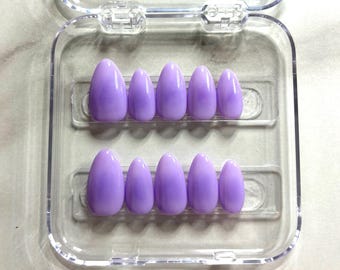 Ongles Aura lavande faits main