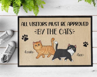 Todos los visitantes deben ser aprobados por The Cats Rug, Felpudo decorativo personalizado divertido para gatos, Felpudo de bienvenida personalizado para gatos, Felpudo personalizado para gatos como regalo.