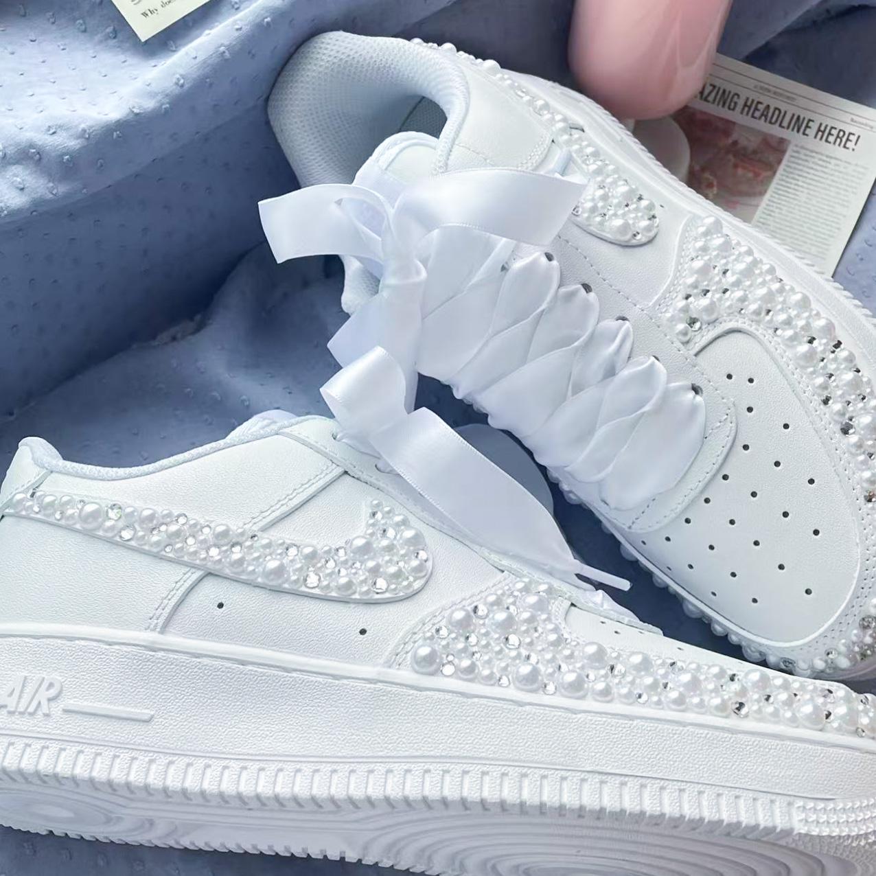 white laces with nike logo