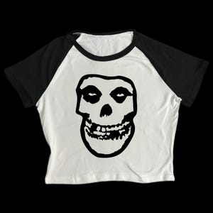 Horror crimson skull punk band raglan cropped baby tee