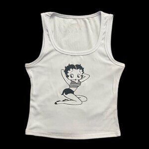 Camiseta corta estilo pin-up de Betty