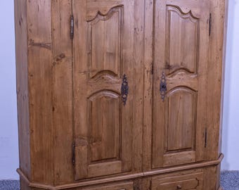 Dwudrzwiowa szafa sosnowa z oryginalnym zamkiem i kluczem, 1820