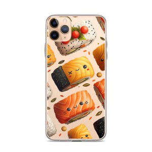 Könnte beinhalten: Eine transparente Handyhülle mit einem Muster aus bunten Sushi-Rollen mit niedlichen Gesichtern. Die Sushi-Rollen sind in einem zufälligen Muster auf einem hellbeigen Hintergrund angeordnet.