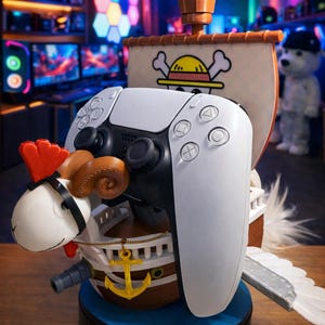 Going Merry Sky Island | Prezent One Piece | Uchwyt na joystick | Unikalna dekoracja biurka | Statek Luffy'ego | Stojak na telefon ze statkiem | Figurka pirata anime