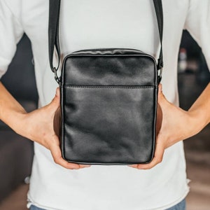 Men&#39;s leather shoulder bag, Leather over shoulder bag mens, Men&#39;s messenger bag black, Birthday gift for a man, Gift for husband, Bag