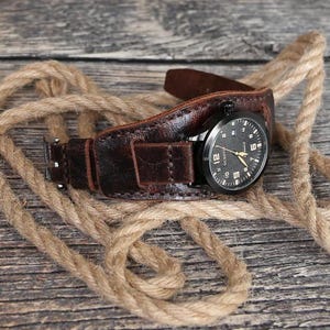 Handgefertigtes Dunkelbraunes Uhrenarmband: Militär-Armband