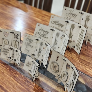 MOEDERDAGGIFT - 3 Panel Display Card (5 x maten) Aanpasbare tekst (3 maten van ezel) Cadeaukaart Moeders Dagkaart svg Laser Cut File