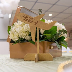 Números de mesa personalizables para bodas y eventos de avión