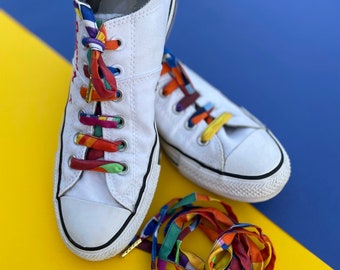 Lacets colorés pour chaussures audacieuses