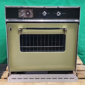 Olive Green wall oven Hotpoint Brand New never used NOS kitchen appliance