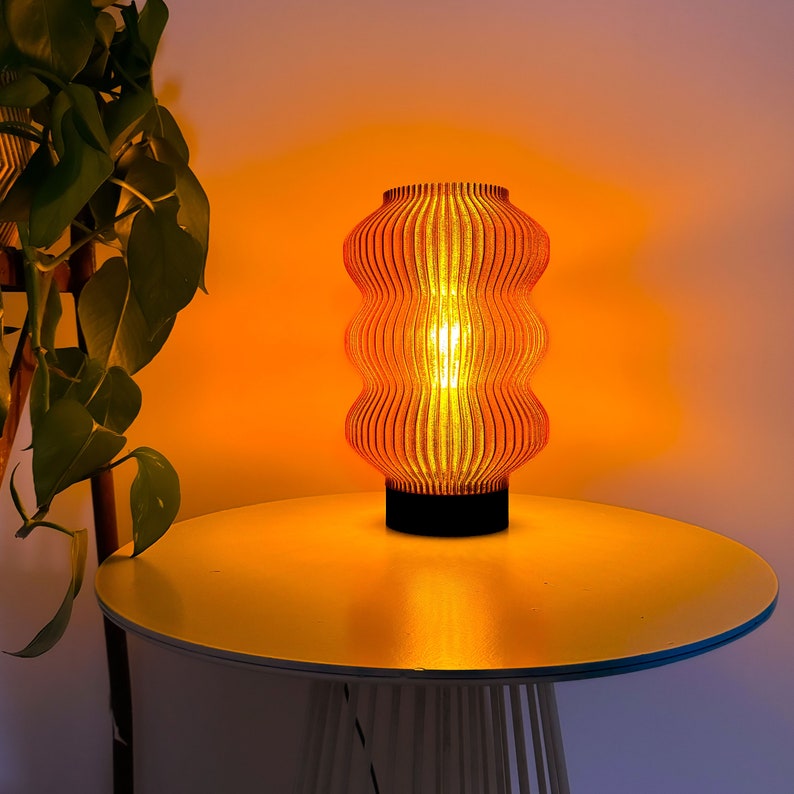 Tafellamp CURVES MEDIUM amberkleurige lamp bureaulamp voor woonkamer bedlampje voor slaapkamer sfeerlicht verlichting voor moderne woninginrichting afbeelding 1