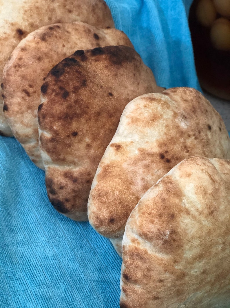 Homemade Pitta Bread Recipe, Homemade Pita, Bake Home Bread, Tasty