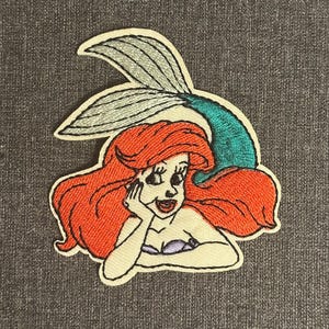 Die kleine Meerjungfrau Ariel Prinzessin Gestickte Applikation Patch Eisen auf Nähen Auf Stickerei Patch