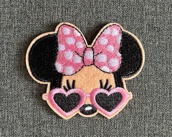 Parche bordado con apliques de Minnie Mouse para planchar y coser