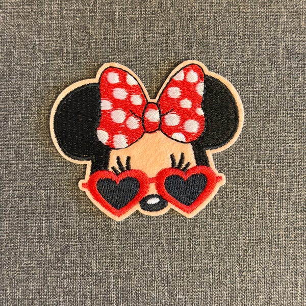Parche bordado con apliques de Minnie Mouse para planchar y coser