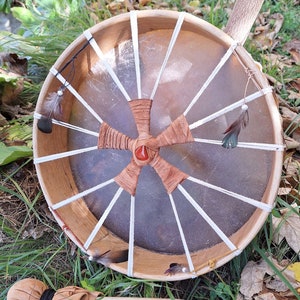 Tambour chamanique en cuir, ornement artisanal fait à la main