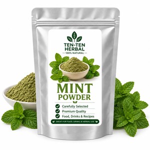 Puede incluir: Una bolsa plateada de pie con polvo de menta Ten-Ten Herbal. La etiqueta muestra un tazón de polvo de menta verde, hojas de menta fresca y el texto: Ten-Ten Herbal, 100% Natural, Mint Powder, Carefully Selected, Premium Quality, Food, Drinks & Recipes.