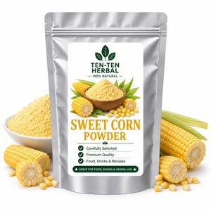 Op de afbeelding: Een zilveren stazak met Ten-Ten Herbal zoete maïspoeder. Het etiket toont een kom met gele maïspoeder, verse maïskolven en groene bladeren. De tekst bevat Ten-Ten Herbal, 100% Natural, Sweet Corn Powder, Carefully Selected, Premium Quality en Food, Drinks & Recipes.