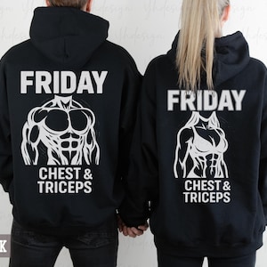 Puede incluir: Sudaderas negras con texto y gráficos blancos. La palabra "FRIDAY" está en la parte superior, con un gráfico de pecho y tríceps musculosos debajo. El texto "CHEST & TRICEPS" está en la parte inferior. La segunda sudadera tiene un gráfico muscular femenino.