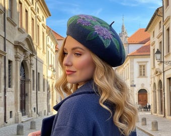 Berretto in feltro di lana fatto a mano con ricamo di ortensie / Regalo di Natale unico in stile francese / Accessorio per cappelli alla moda vintage