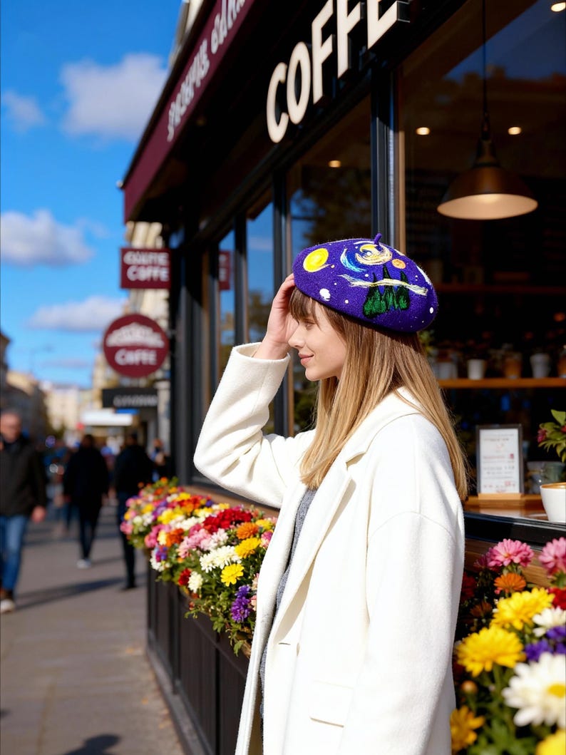 Berretto in feltro di lana fatto a mano con design galassia spaziale blu / Capo di tendenza all'avanguardia / Accessorio di moda unico / Cappello cosmico personalizzato immagine 12