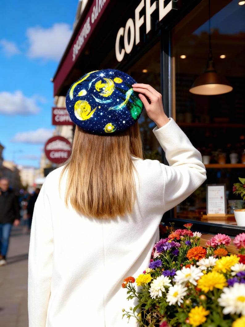 Berretto in feltro di lana fatto a mano con design galassia spaziale blu / Capo di tendenza all'avanguardia / Accessorio di moda unico / Cappello cosmico personalizzato immagine 13