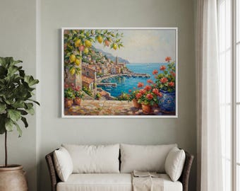 Könnte beinhalten: Ein gerahmtes Ölgemälde, das ein mediterranes Küstendorf mit Hafen, blauem Meer und Booten zeigt. Im Vordergrund befindet sich eine Steinterrasse mit rosa Geranien in Töpfen und einem Zitronenzweig mit gelben Früchten, der darüber hängt.
