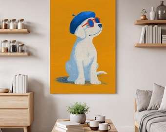 Könnte beinhalten: Ein rechteckiger Wandkunstdruck, der einen weißen Hund vor einem einfarbigen senfgelben Hintergrund zeigt. Der Hund trägt ein leuchtend blaues Barett und eine runde Sonnenbrille mit orangefarbenem Rand. Die Illustration wirkt texturiert.