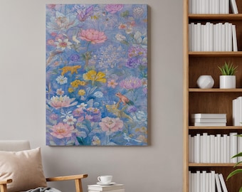 Könnte beinhalten: Ein rechteckiger Wandkunstdruck mit einem dichten botanischen Muster auf blauem Hintergrund. Das Design umfasst verschiedene rosa, gelbe und weiße Blumen, grünes Blattwerk sowie kleine Illustrationen eines Tigers und eines Eichhörnchens.